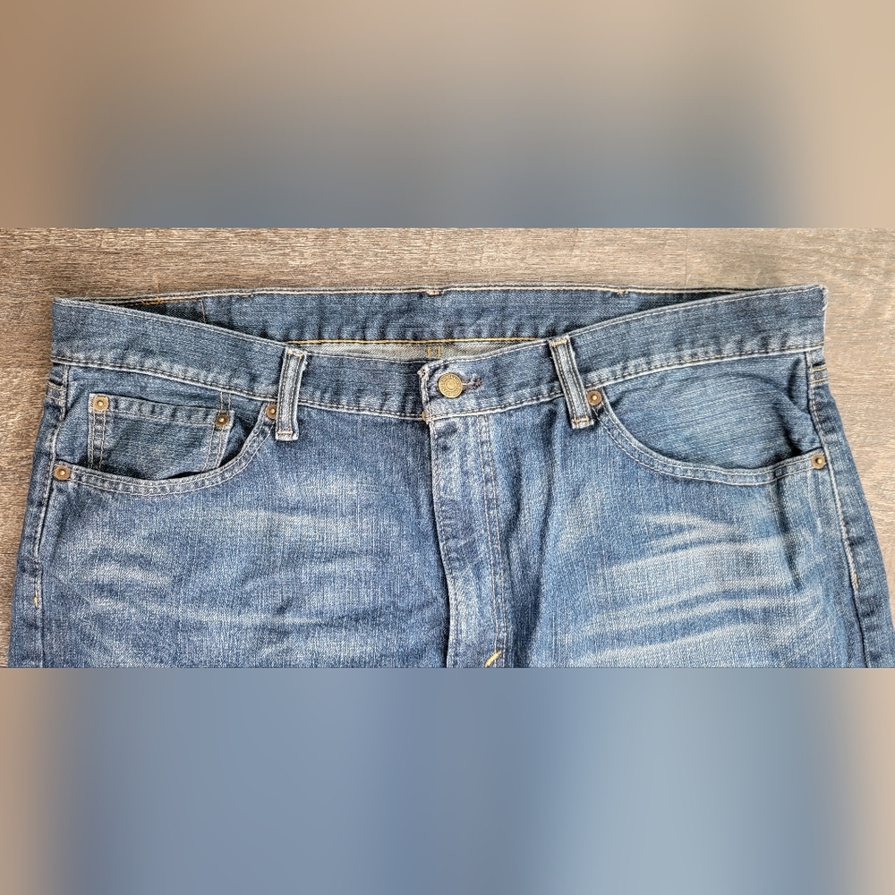 Levi's 505 Jean's Men's 40X30 Medium Wash Distressed Denim Blue 100% Cotton Rela - Picture 3 of 14